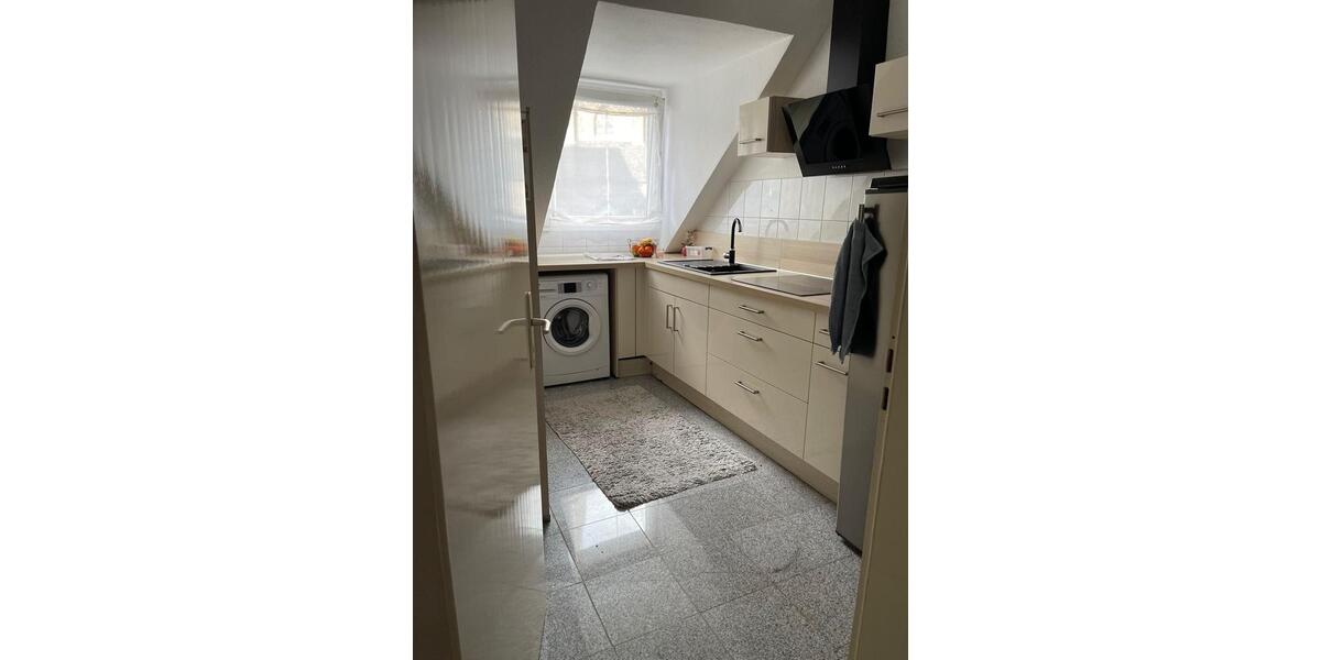Dachgeschoßwohnung Düsseldorf Oberbilk - 3 Zimmer, 80 m&sup2;, 1.395&euro; | Angebot:26602892