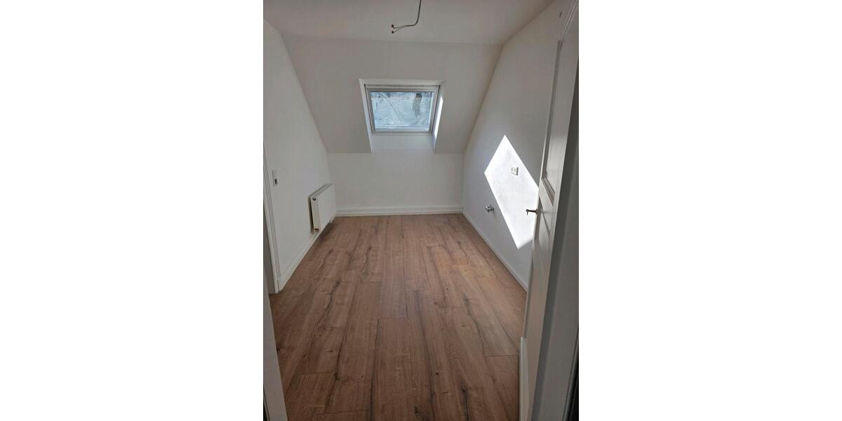 Dachgeschoßwohnung Hagen Hohenlimburg - 4 Zimmer, 87 m&sup2;, 570&euro; | Angebot:24916197