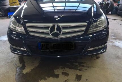 Mercedes-Benz 220 340.000 km 7.500 &euro; Düsseldorf 40597