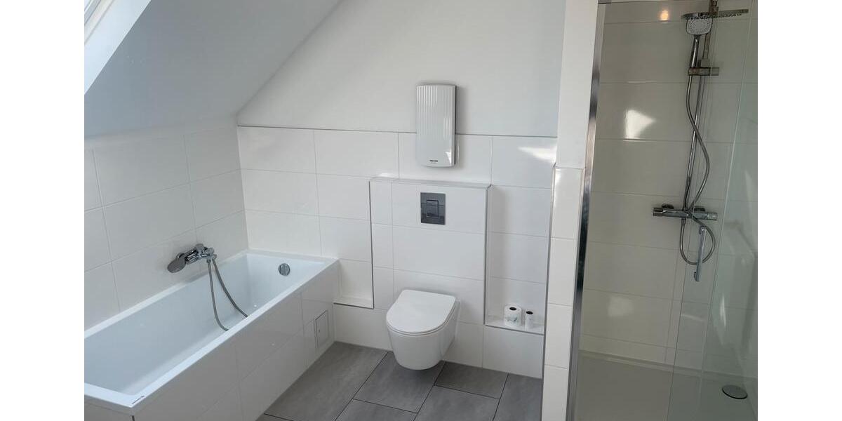 Dachgeschoßwohnung Solingen Aufderhöhe - 4 Zimmer, 80 m&sup2;, 950&euro; | Angebot:25755324