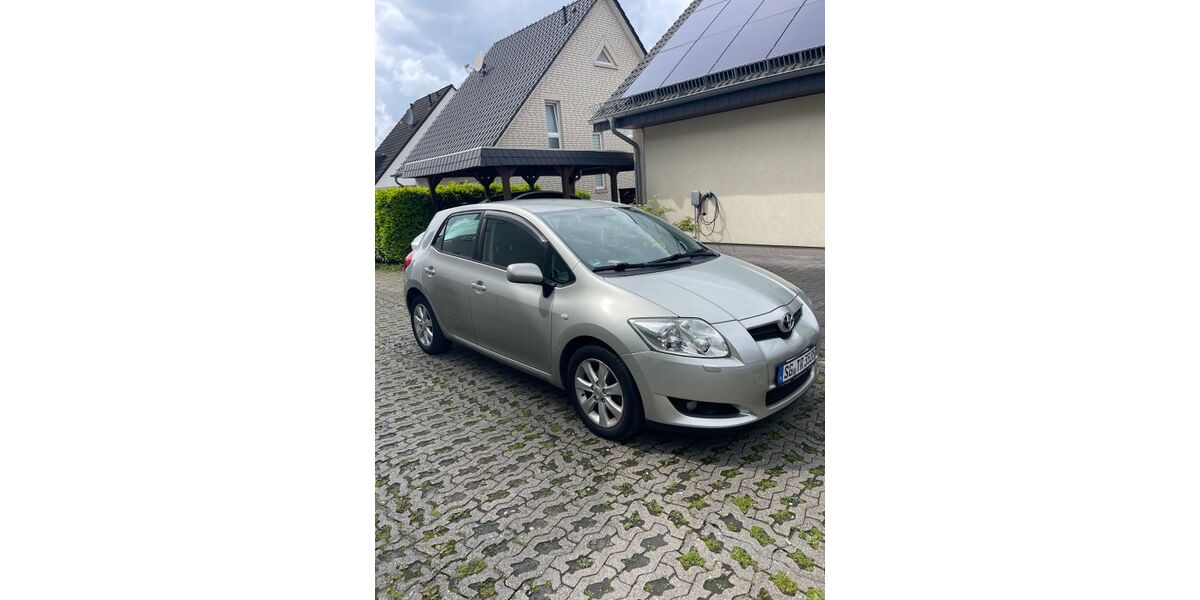 Toyota Auris 88.000 km 6.300 &euro; Solingen 42657