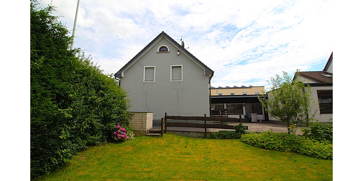 Kernsaniertes Einfamilienhaus mit (Bau)-Grundstück und großem Anbau mit vielen Nutzungsmöglichkeiten - Einfamilienhaus Solingen Ohligs | Angebot:23472326