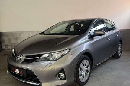 Toyota Auris 108.654 km 9.300 &euro; Solingen 42719