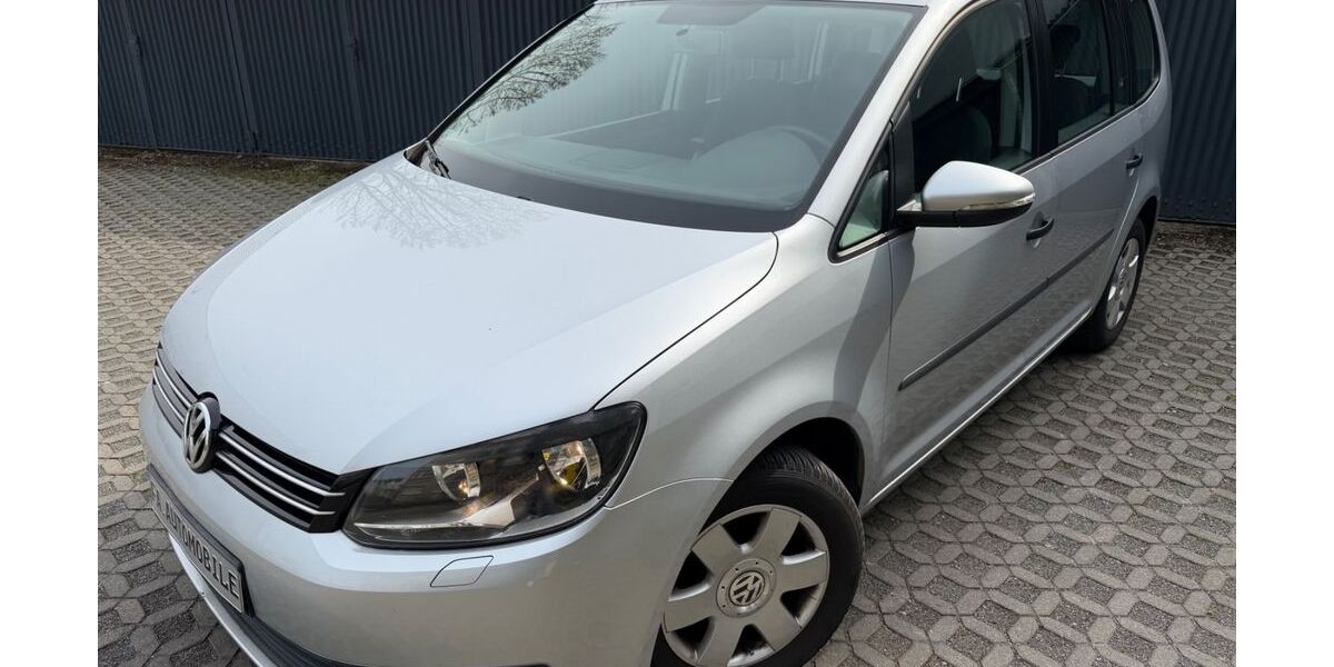 VW Touran 157.000 km 8.199 &euro; Düsseldorf 40231