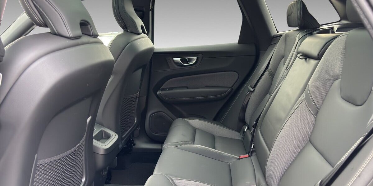 Volvo XC60 Plus Dark AWD Pano H&K ACC 360° Leder 7.905 km 35.600 &euro; Wuppertal 42327