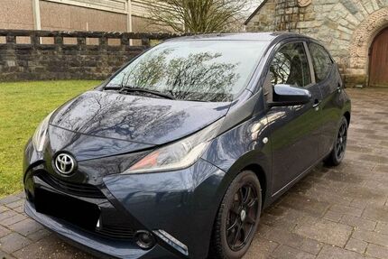 Toyota Aygo (X) 85.000 km 5.999 &euro; Remscheid 42853
