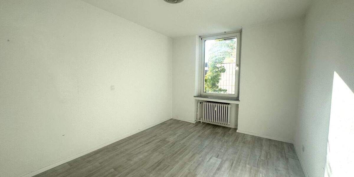 Etagenwohnung Bochum Innenstadt - 4 Zimmer, 120 m&sup2;, 840&euro; | Angebot:25726810