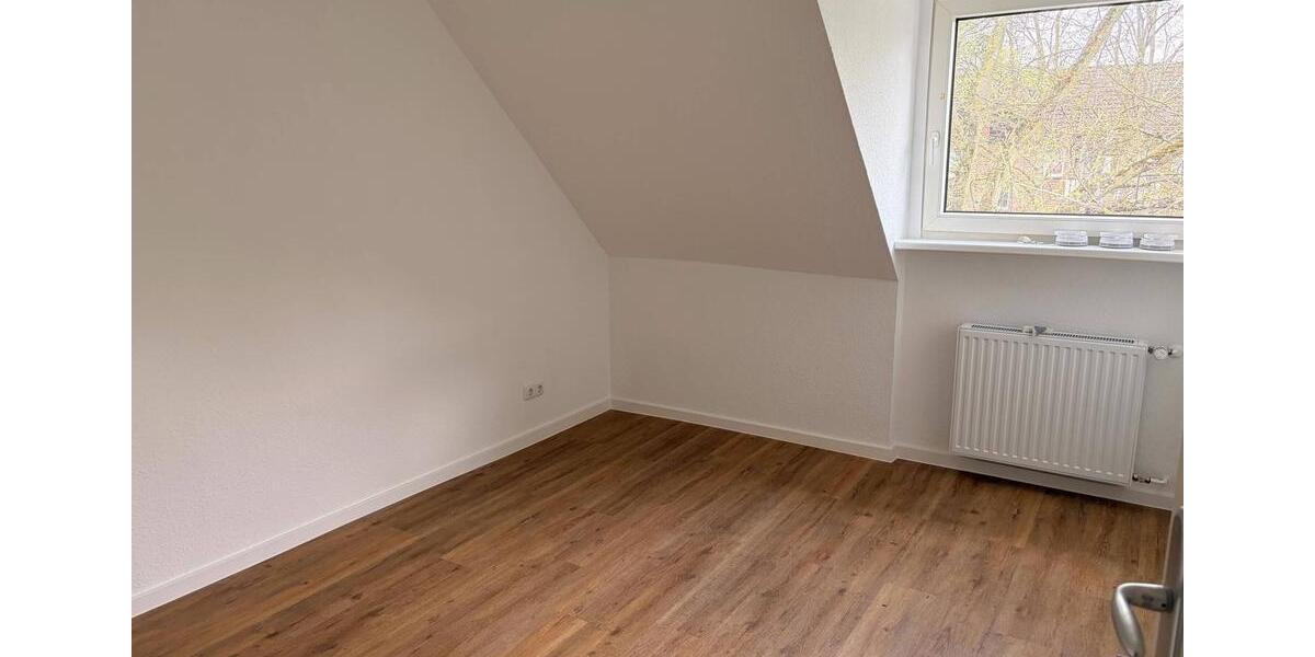 Dachgeschoßwohnung Düsseldorf Stadtbezirk 9 - 2 Zimmer, 49 m&sup2;, 590&euro; | Angebot:26603069