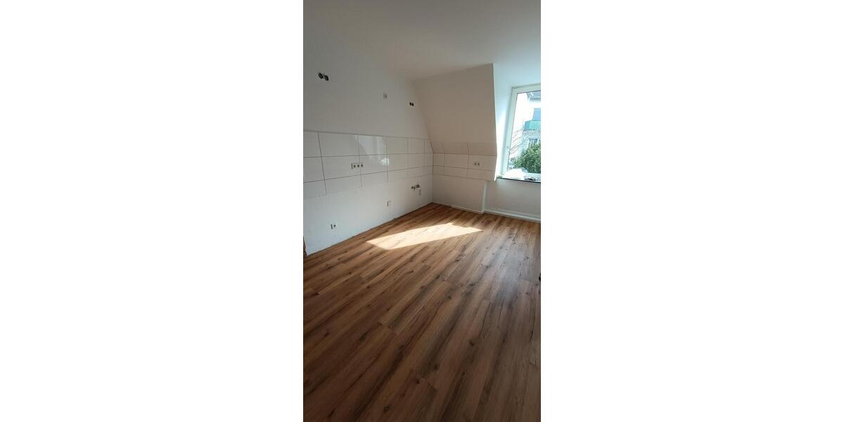 Dachgeschoßwohnung Wuppertal Gemarkung Langerfeld - 4 Zimmer, 100 m&sup2;, 950&euro; | Angebot:26324943