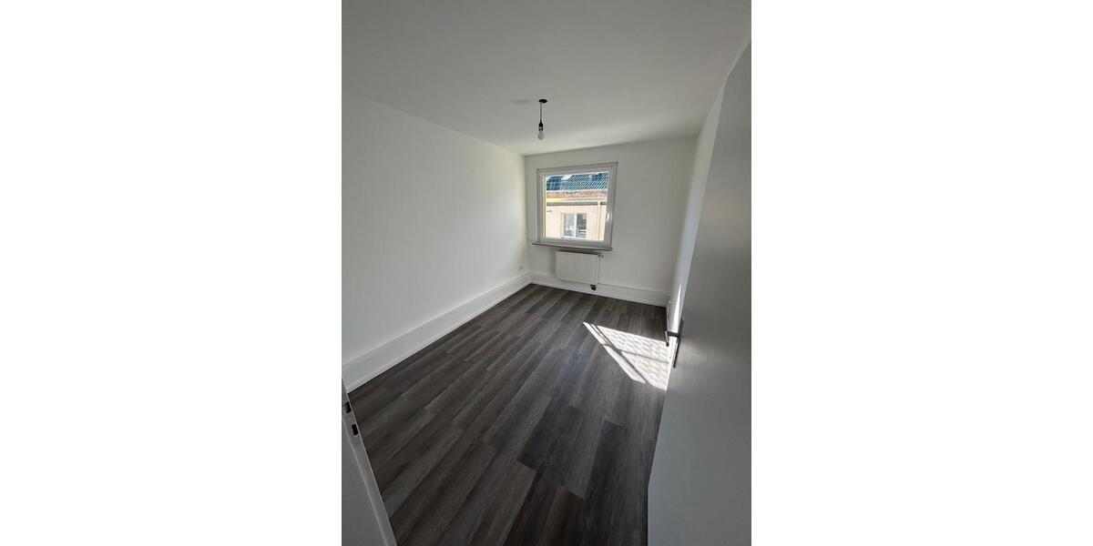 Dachgeschoßwohnung Wuppertal - 4 Zimmer, 91 m&sup2;, 820&euro; | Angebot:25884391