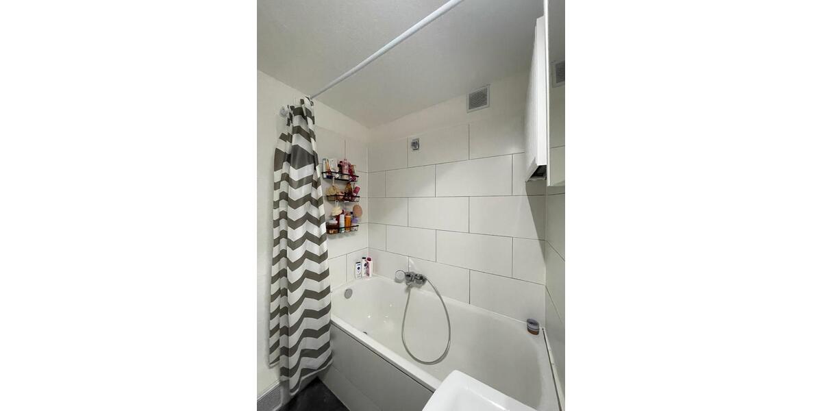 Etagenwohnung Düsseldorf Stadtmitte - 18 Zimmer, 70 m&sup2;, 600&euro; | Angebot:26602713