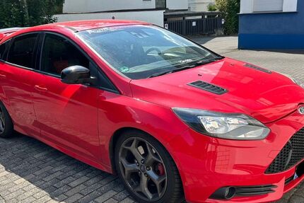 Ford Focus 114.000 km 8.500 &euro; Solingen 42657
