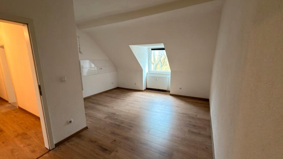 Dachgeschoßwohnung Essen Stadtbezirk V - 2 Zimmer, 69 m&sup2;, 850&euro; | Angebot:25979642