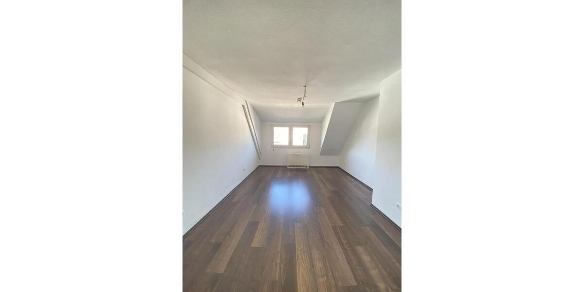 Dachgeschoßwohnung Solingen Mitte - 3 Zimmer, 69 m&sup2;, 679&euro; | Angebot:26254342