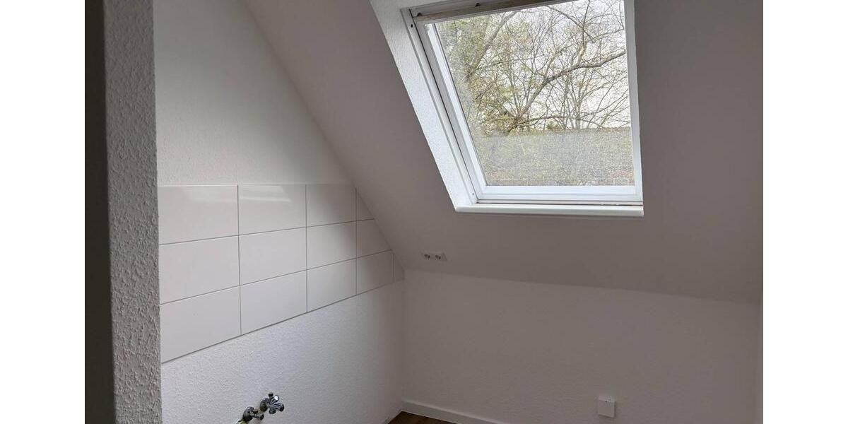 Dachgeschoßwohnung Düsseldorf Stadtbezirk 9 - 2 Zimmer, 49 m&sup2;, 590&euro; | Angebot:26603069