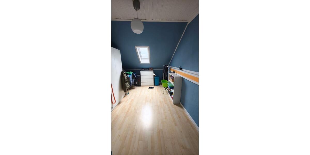 Dachgeschoßwohnung Düsseldorf Stadtbezirk 8 - 3 Zimmer, 85 m&sup2;, 1.100&euro; | Angebot:26475296