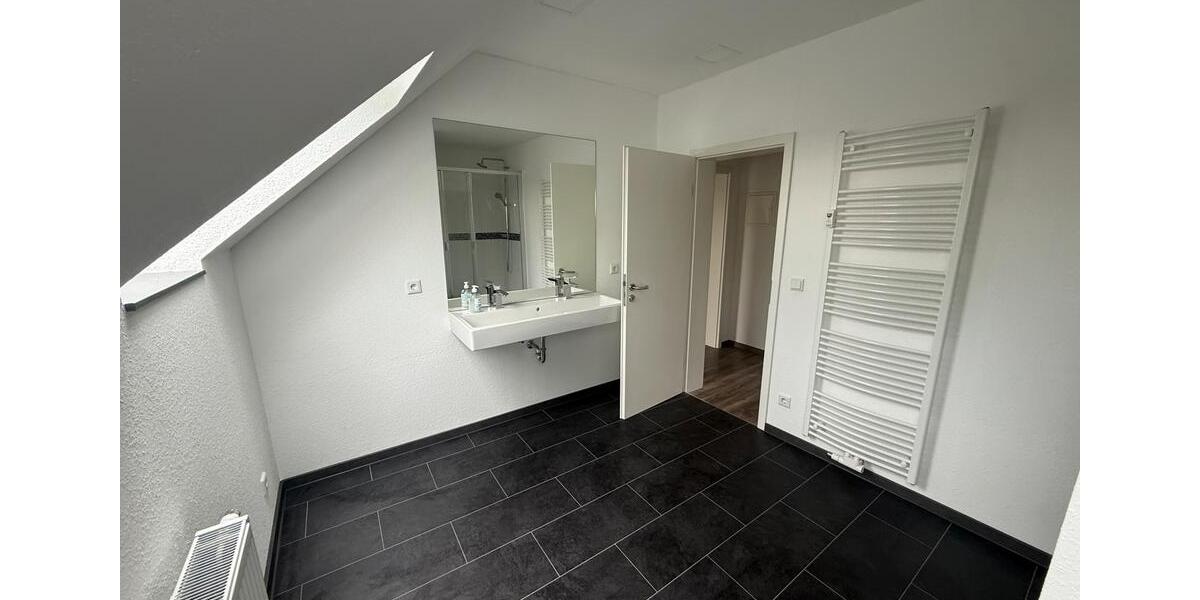 Dachgeschoßwohnung Remscheid Gemarkung Bergisch Born - 2 Zimmer, 75 m&sup2;, 600&euro; | Angebot:26515545