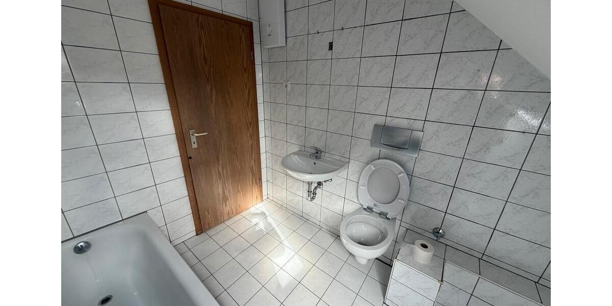 Dachgeschoßwohnung Bochum Höntrop - 3 Zimmer, 80 m&sup2;, 700&euro; | Angebot:25944881