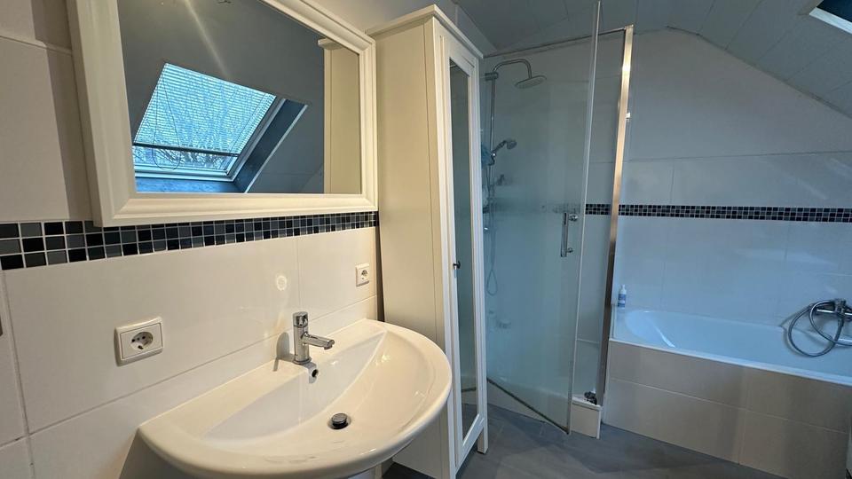 Dachgeschoßwohnung Solingen Höhscheid - 2 Zimmer, 64 m&sup2;, 665&euro; | Angebot:26639579