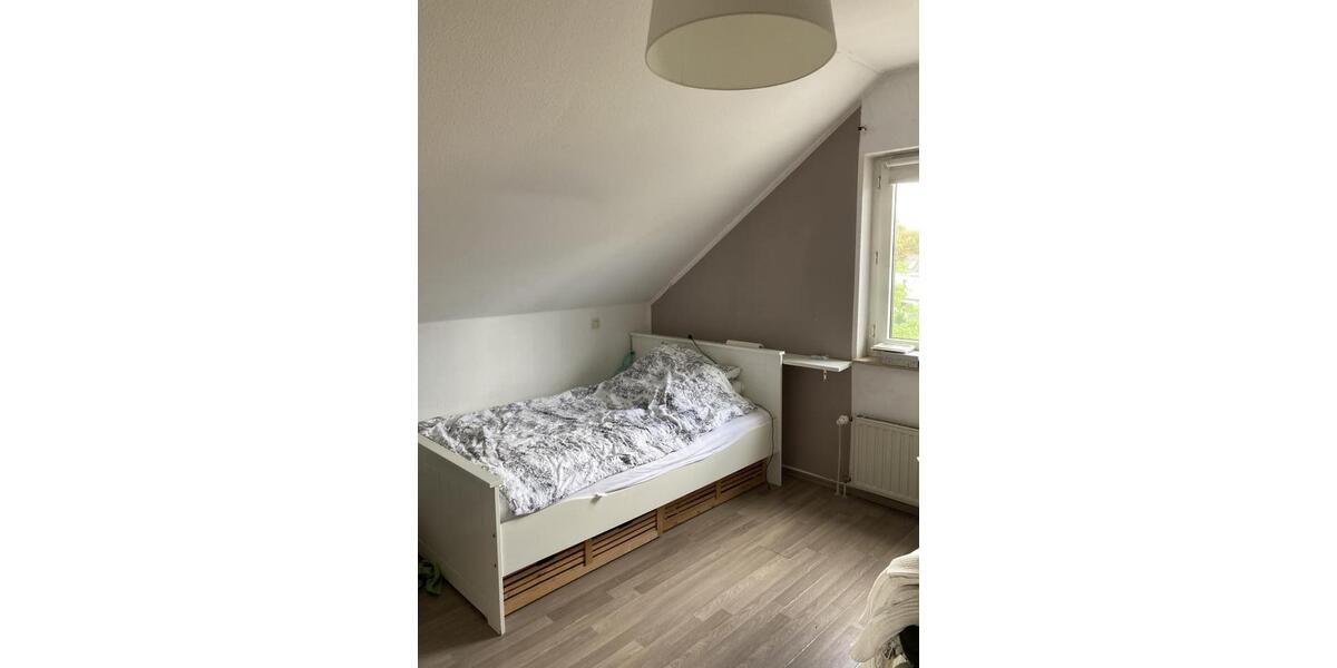 Dachgeschoßwohnung Gelsenkirchen Gelsenkirchen-Mitte - 2.5 Zimmer, 65 m&sup2;, 394&euro; | Angebot:25175723