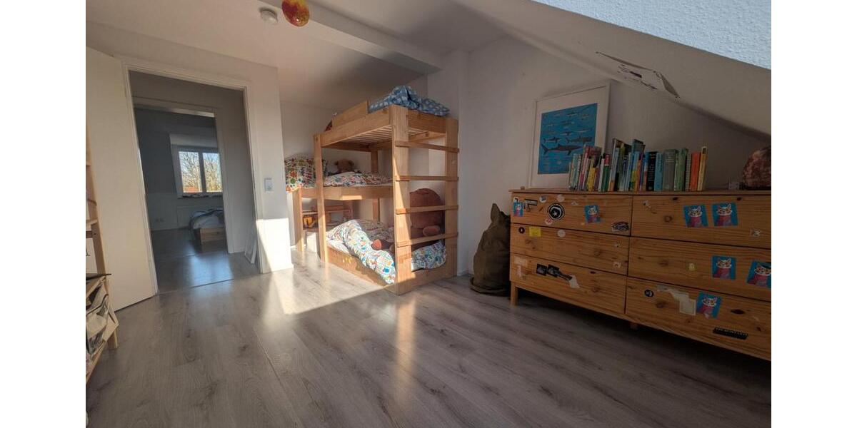 Dachgeschoßwohnung Bochum Günnigfeld - 4 Zimmer, 110 m&sup2;, 1.175&euro; | Angebot:26488136
