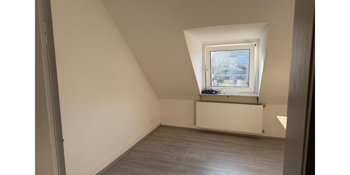 Dachgeschoßwohnung Gelsenkirchen - 3.5 Zimmer, 69 m&sup2;, 490&euro; | Angebot:26610407