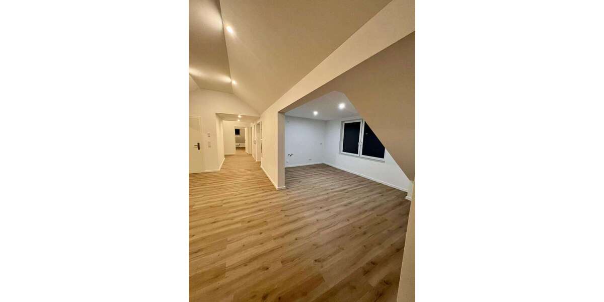 Etagenwohnung Mülheim Altstadt II - 4 Zimmer, 108 m&sup2;, 290.000&euro; | Angebot:25382994