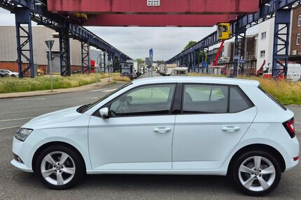 Skoda Fabia 32.900 km 9.690 &euro; Mülheim 45476