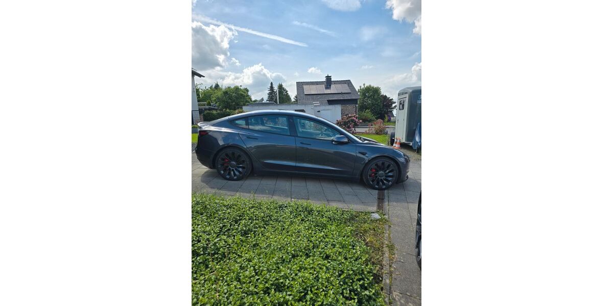 Tesla Model 3 31.772 km 32.000 &euro; Leichlingen 42799
