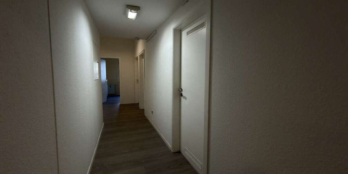 Großes Büro- und Praxisfläche in Hattingens Altstadt mit IT-Raum, LAN, Seminarraum und Gartennutzung - Gewerbeobjekt Hattingen Baak | Angebot:24705235