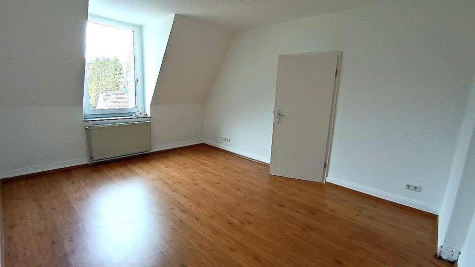 Dachgeschoßwohnung Wuppertal Gemarkung Langerfeld - 4 Zimmer, 100 m&sup2;, 950&euro; | Angebot:26324943