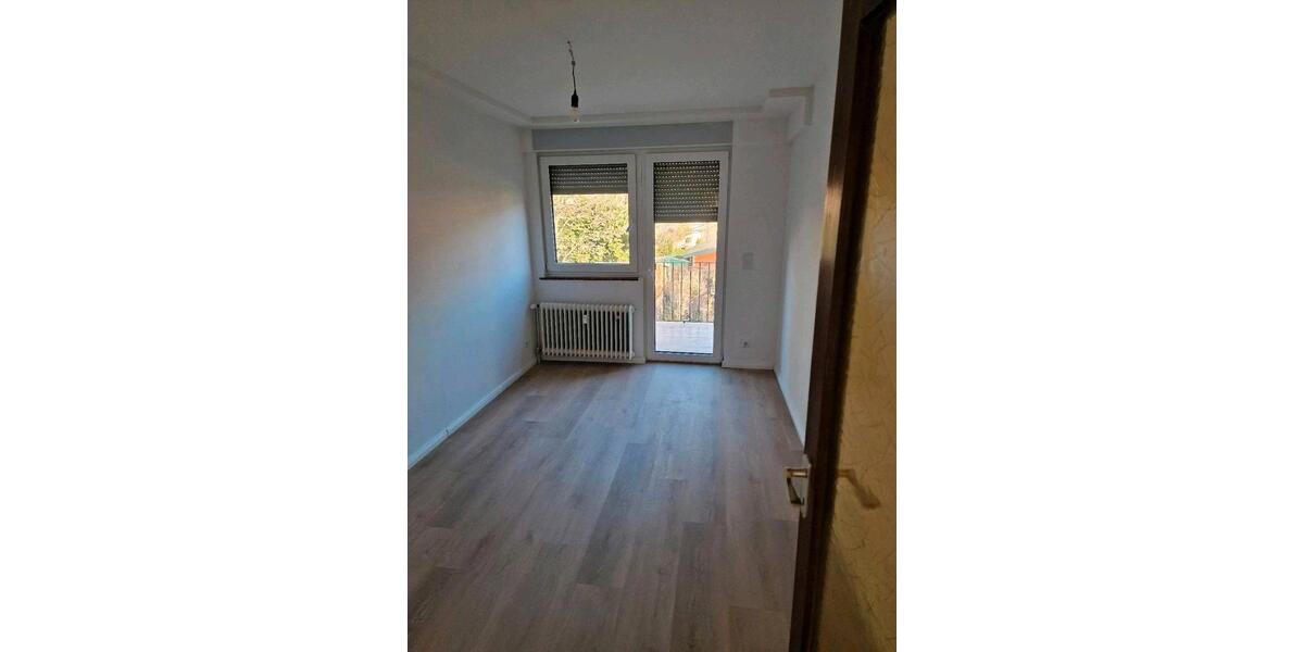 Etagenwohnung Düsseldorf Stadtbezirk 6 - 3 Zimmer, 85 m&sup2;, 1.300&euro; | Angebot:25972369
