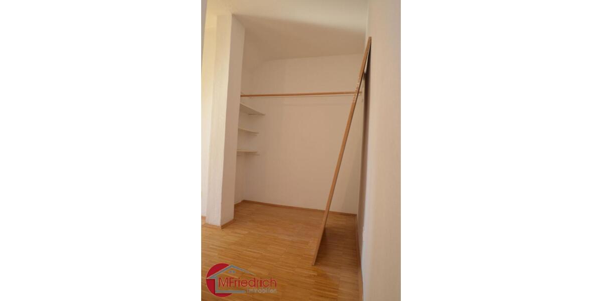 Dachgeschoßwohnung Essen Stadtbezirk II - 1 Zimmer, 36 m&sup2;, 290&euro; | Angebot:26589341