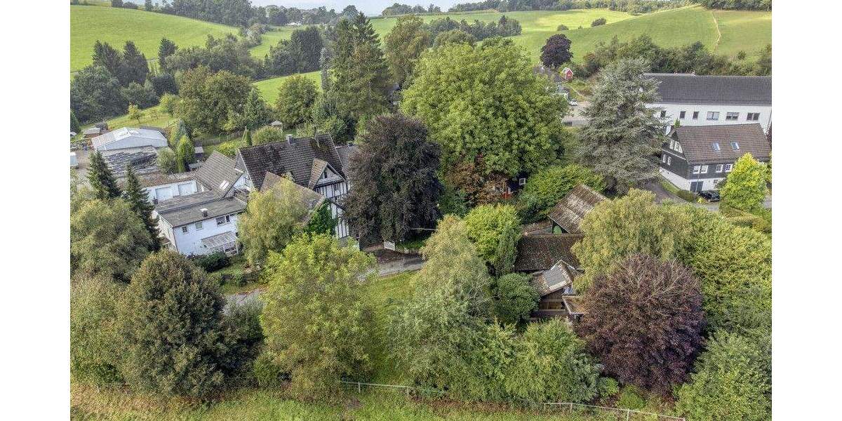 Außergewöhliches Anwesen mit mehreren Häusern mitten in der Natur - Einfamilienhaus Wipperfürth | Angebot:23973687