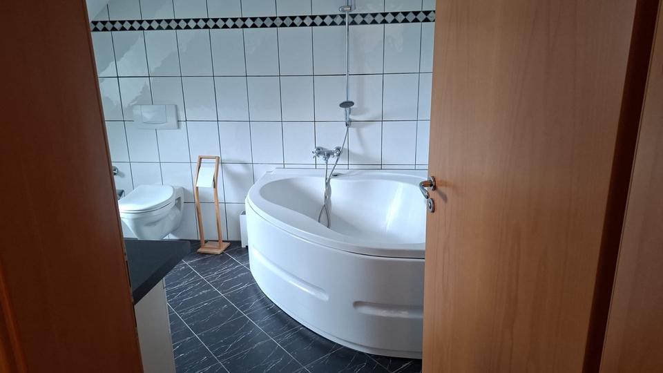 Dachgeschoßwohnung Bochum Günnigfeld - 2.5 Zimmer, 100 m&sup2;, 730&euro; | Angebot:26621352