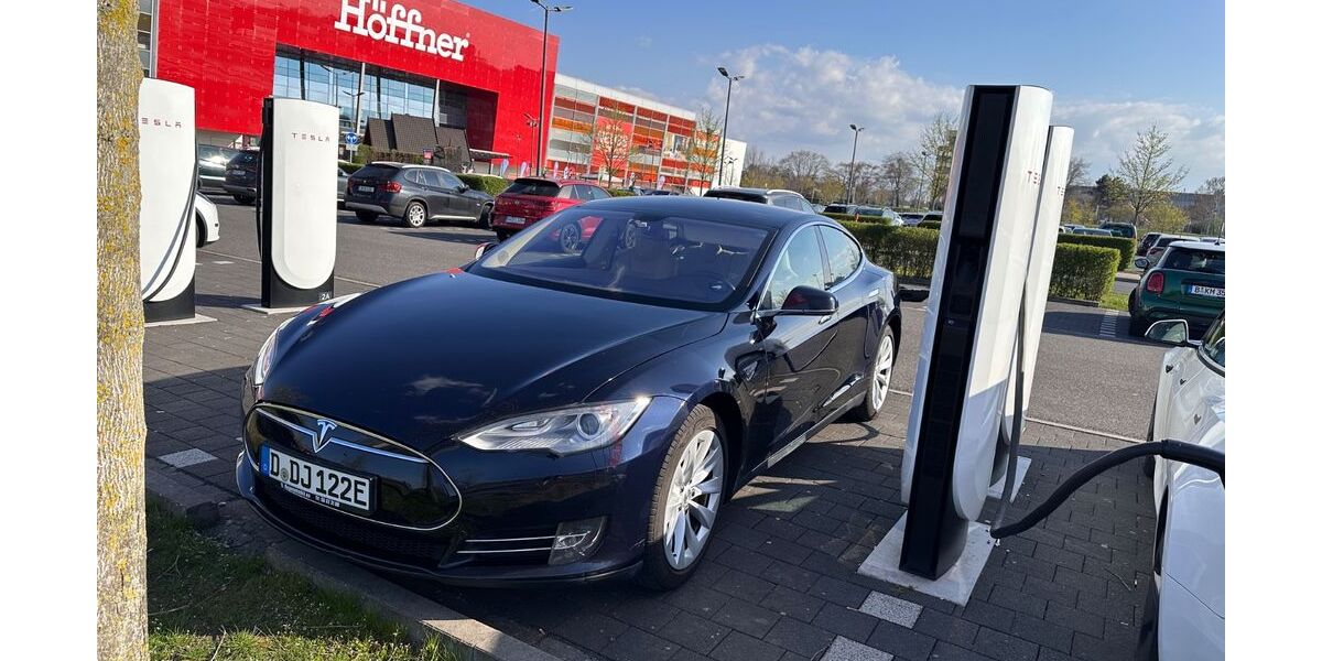 Tesla Model S 219.000 km 18.900 &euro; Düsseldorf 40225