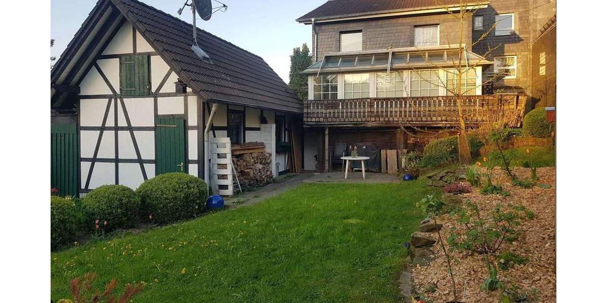 Doppelhaushälfte Wipperfürth - 6 Zimmer, 270 m&sup2;, 325.000&euro; | Angebot:25782733