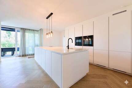 Wohnung Düsseldorf - 5 Zimmer, 219 m&sup2;, 4.990&euro; | Angebot:26493933