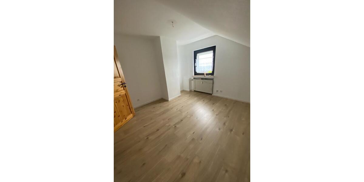Dachgeschoßwohnung Wermelskirchen - 2 Zimmer, 35 m&sup2;, 350&euro; | Angebot:25850356