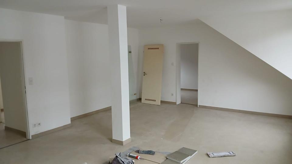 Dachgeschoßwohnung Ennepetal - 3 Zimmer, 90 m&sup2;, 900&euro; | Angebot:25255196