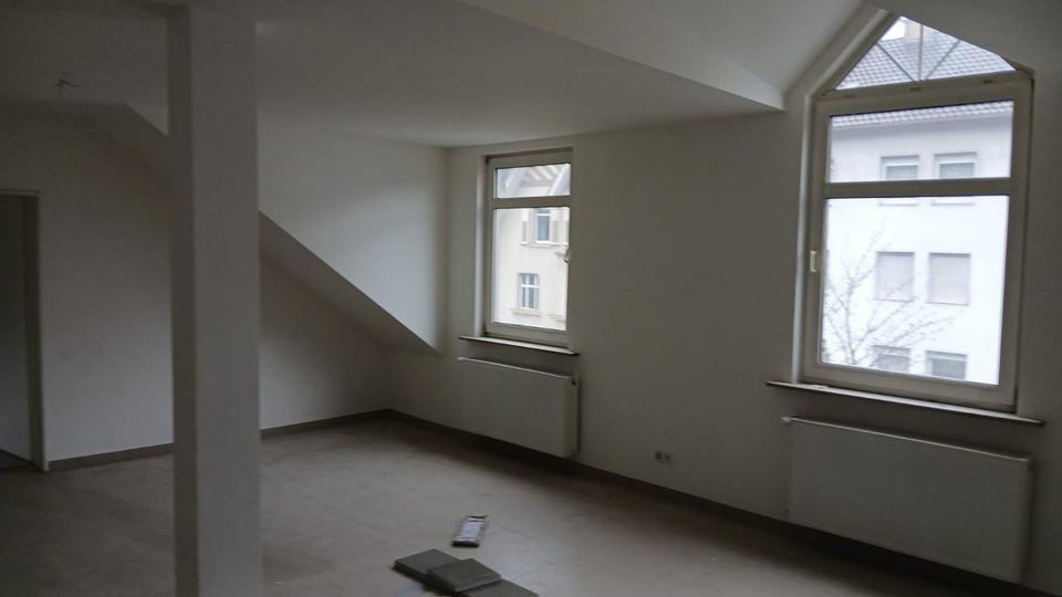 Dachgeschoßwohnung Ennepetal - 3 Zimmer, 90 m&sup2;, 900&euro; | Angebot:25255196