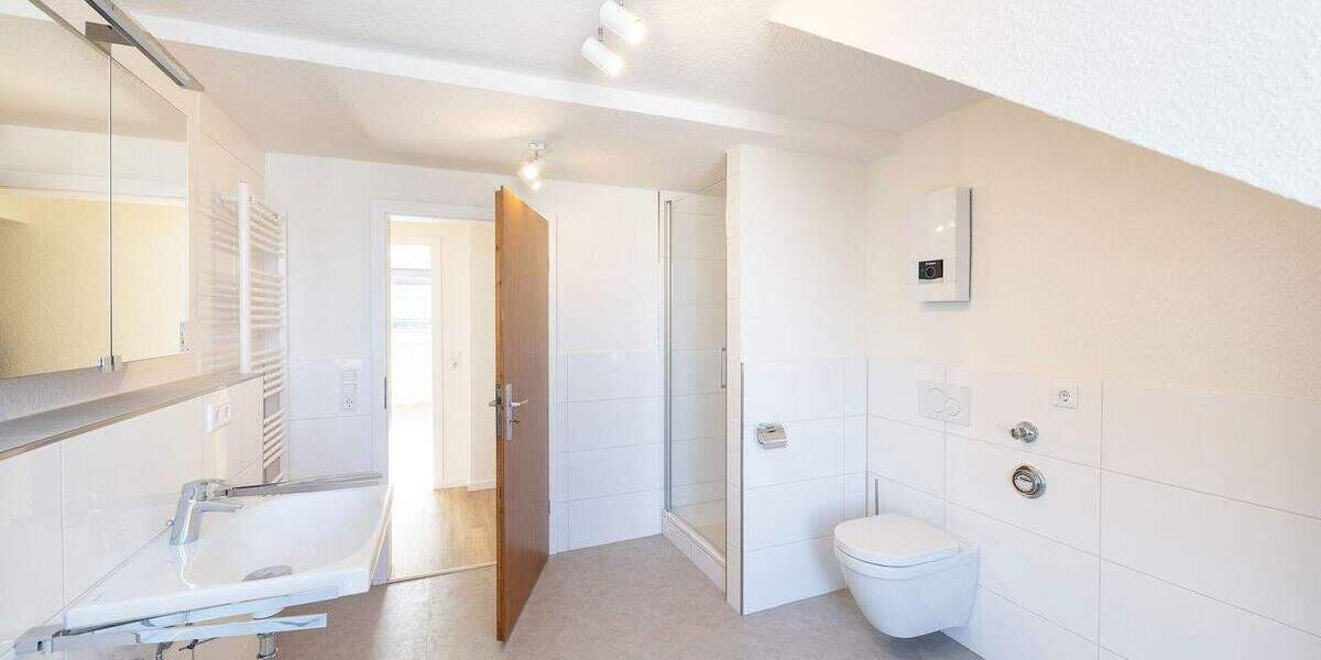 Etagenwohnung Düsseldorf Flingern Nord - 2 Zimmer, 82 m&sup2;, 1.330&euro; | Angebot:25745721