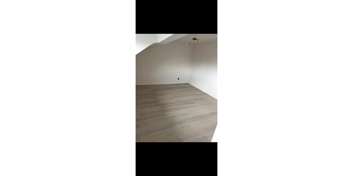 Dachgeschoßwohnung Essen Stadtbezirk V - 2.5 Zimmer, 40 m&sup2;, 320&euro; | Angebot:26613566