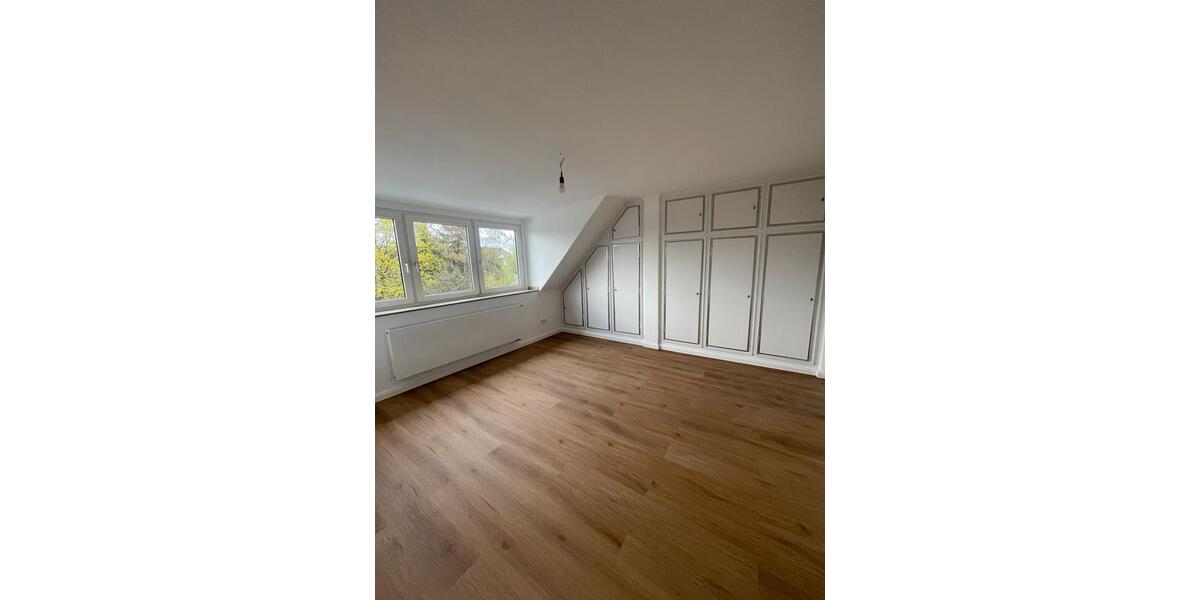 Doppelhaushälfte Düsseldorf Stadtbezirk 6 - 10 Zimmer, 275 m&sup2;, 4.650&euro; | Angebot:25945129