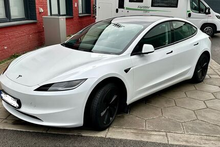 Tesla Model 3 66.500 km 36.600 &euro; Düsseldorf 40599