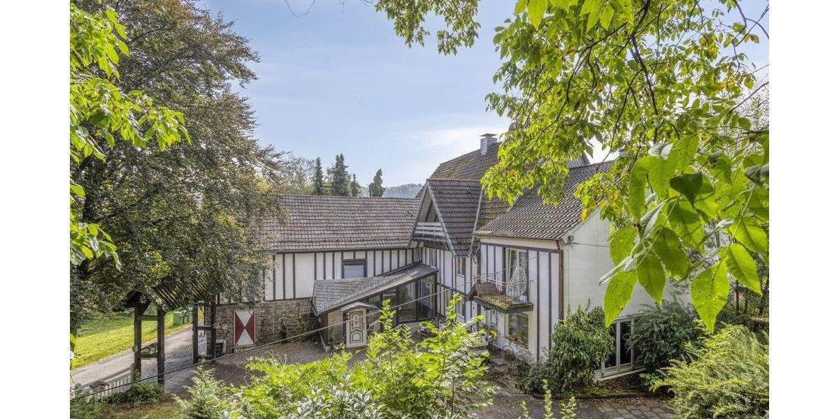 Außergewöhliches Anwesen mit mehreren Häusern mitten in der Natur - Einfamilienhaus Wipperfürth | Angebot:23973687