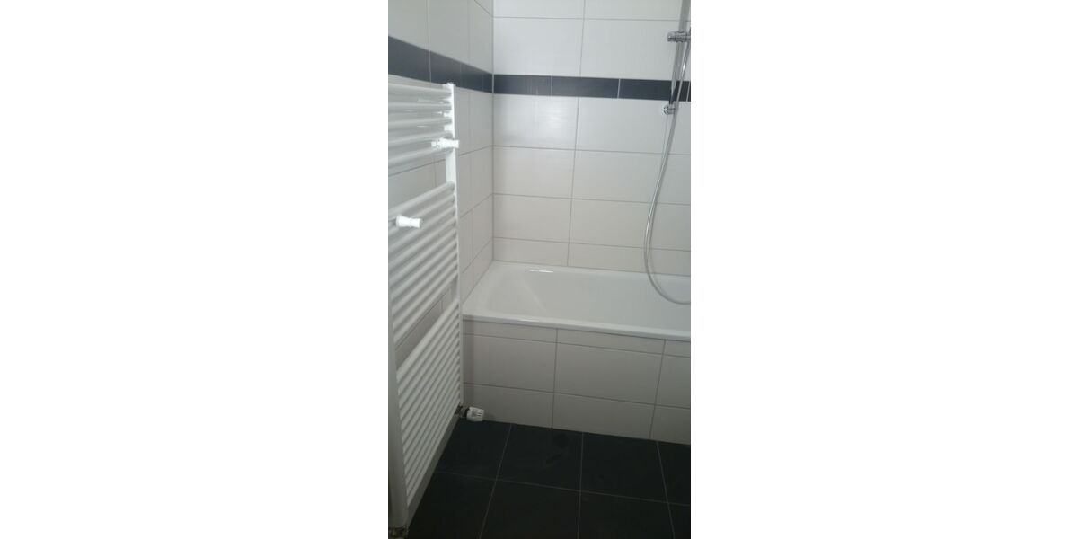 Provisionsfrei* Mehrfamilienhaus mit 4 Garagen in guter Lage - Mehrfamilienhaus, Wohnhaus Essen Stadtbezirk VIII | Angebot:25999211