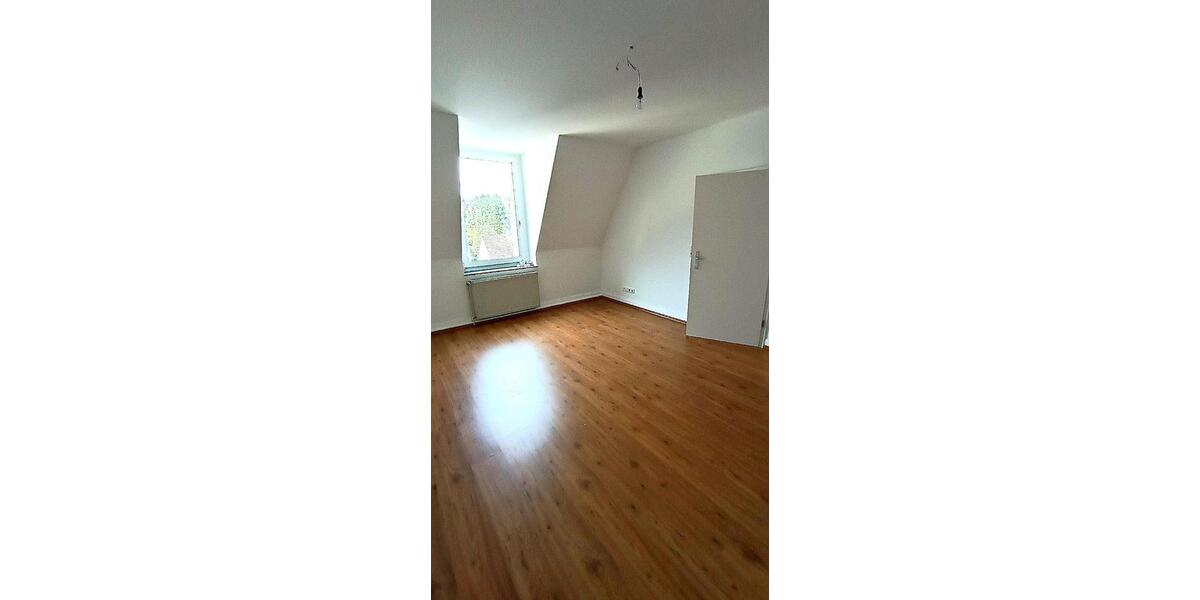 Dachgeschoßwohnung Wuppertal Gemarkung Langerfeld - 4 Zimmer, 100 m&sup2;, 950&euro; | Angebot:26324943