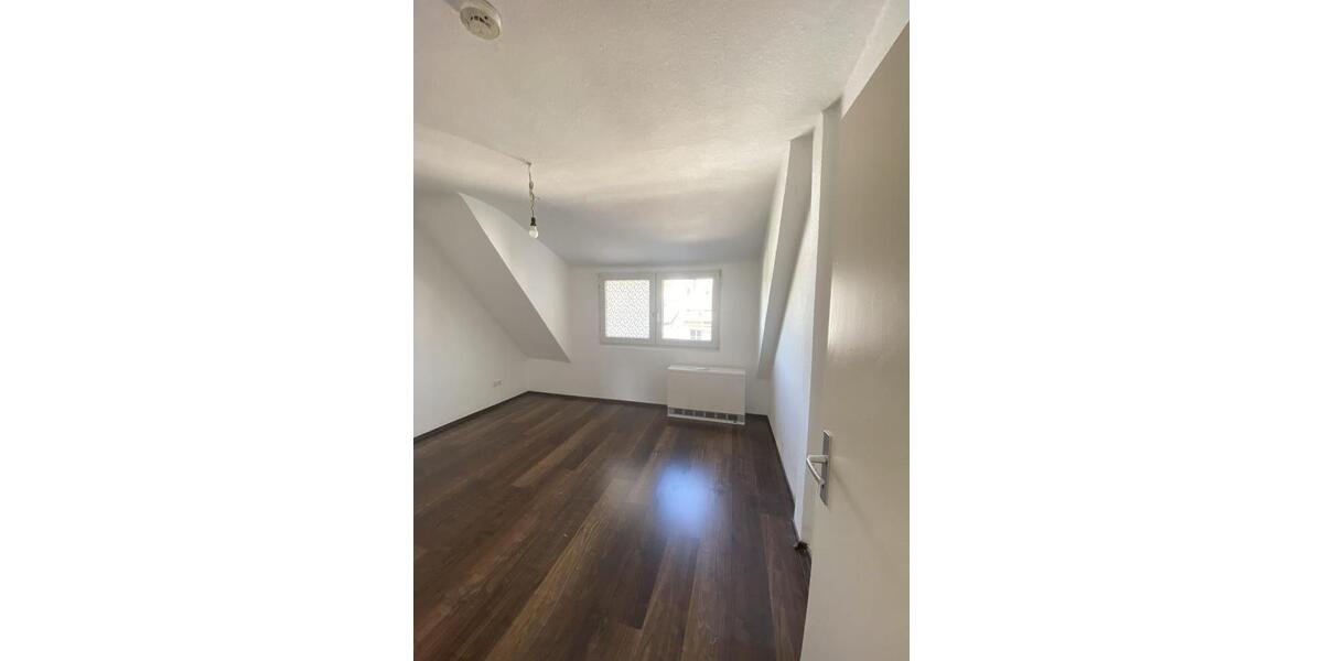 Dachgeschoßwohnung Solingen Mitte - 3 Zimmer, 69 m&sup2;, 679&euro; | Angebot:26254342