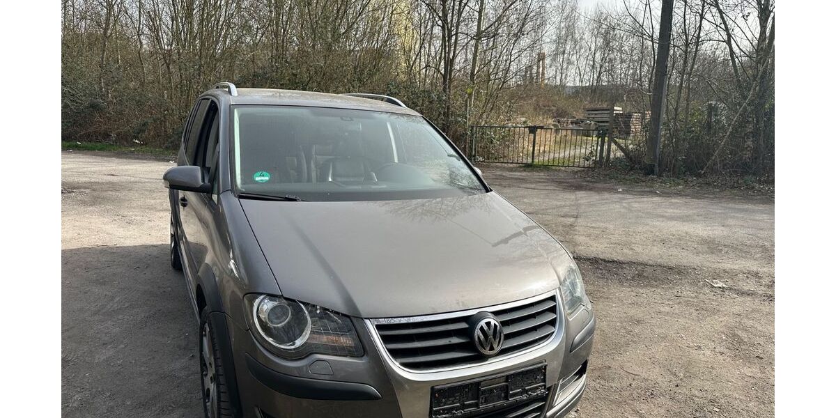 VW Touran 183.000 km 3.900 &euro; Essen 45139